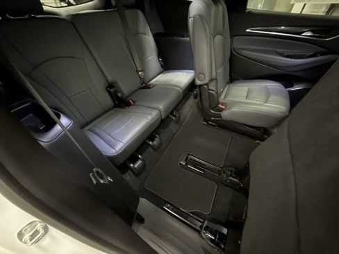 Used 2024 Buick Enclave Premium AWD/4WD image 17