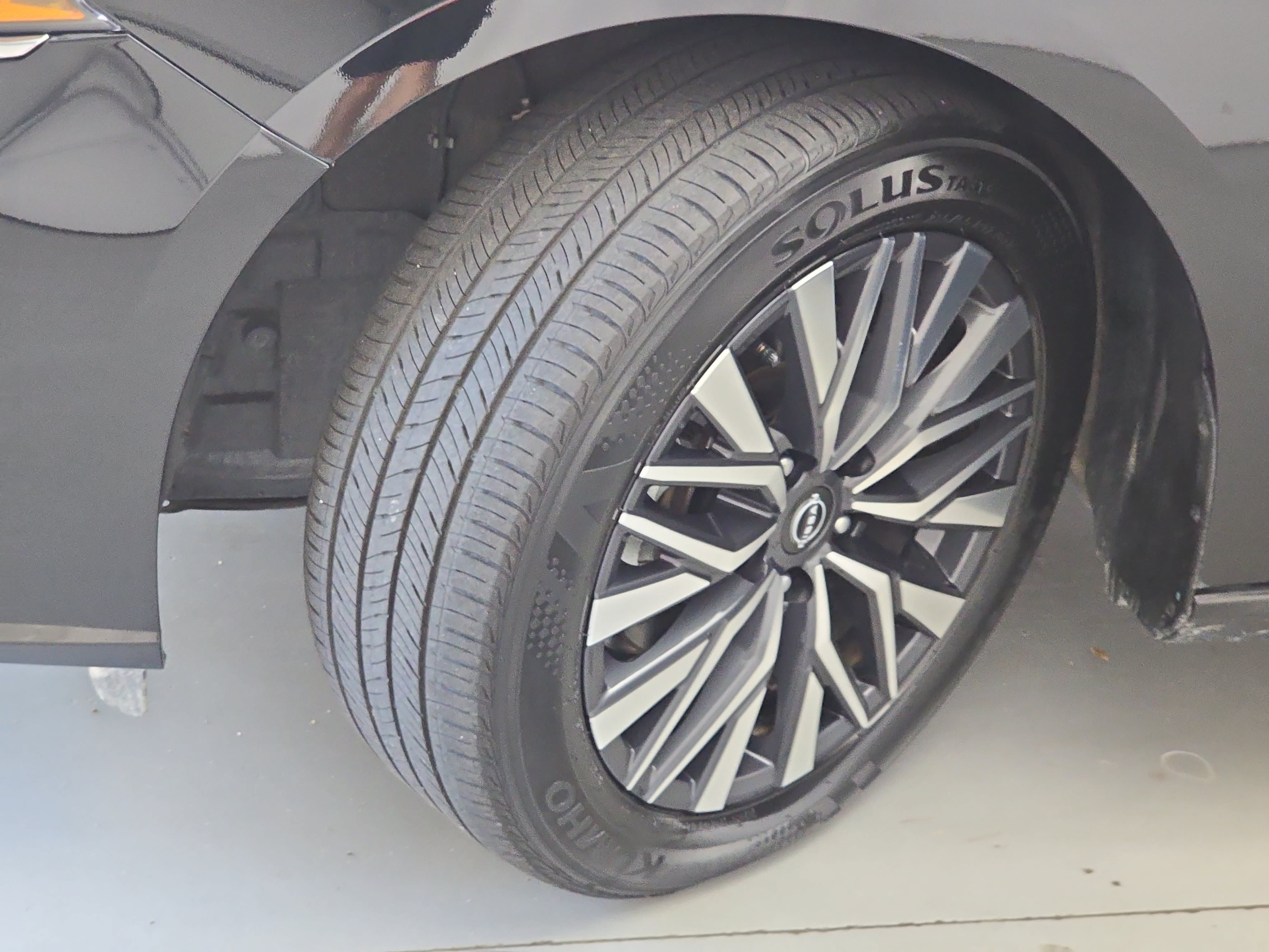 Used 2024 Nissan Altima 2.5 SV w/ SV Premium Package FWD image 32