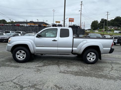 Used 2013 Toyota Tacoma 4x4 Access Cab V6 w/ SR5 Pkg image 8