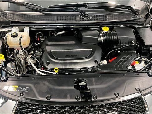 Used 2024 Chrysler Pacifica Touring-L image 28