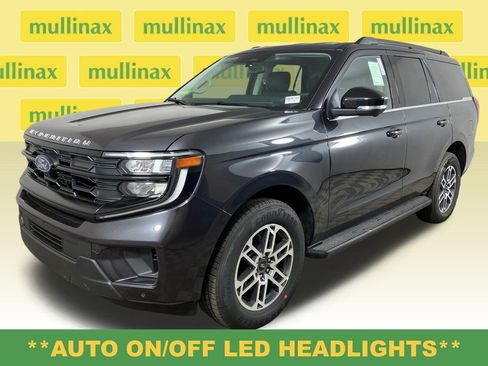 New 2026 Ford Expedition Active image 14