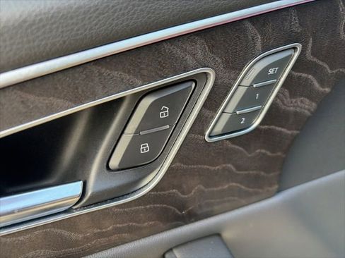Used 2022 Audi Q8 Premium Plus AWD/4WD image 15