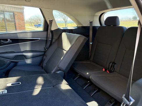 Used 2019 Kia Sorento L FWD image 40