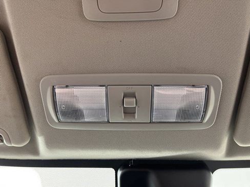 Used 2024 Nissan Frontier SV image 29