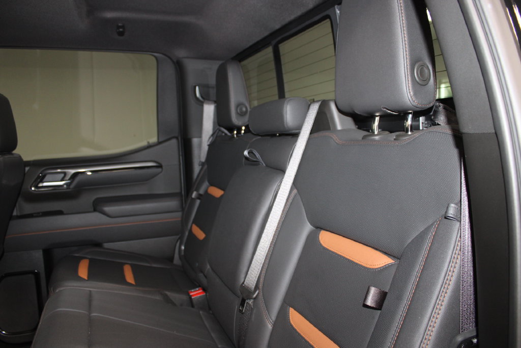 Used 2025 GMC Sierra 1500 AT4 w/ AT4 Premium Package AWD/4WD image 17