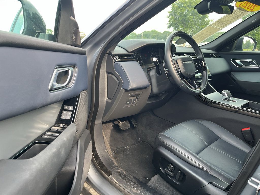 Used 2025 Land Rover Range Rover Velar S AWD/4WD image 9