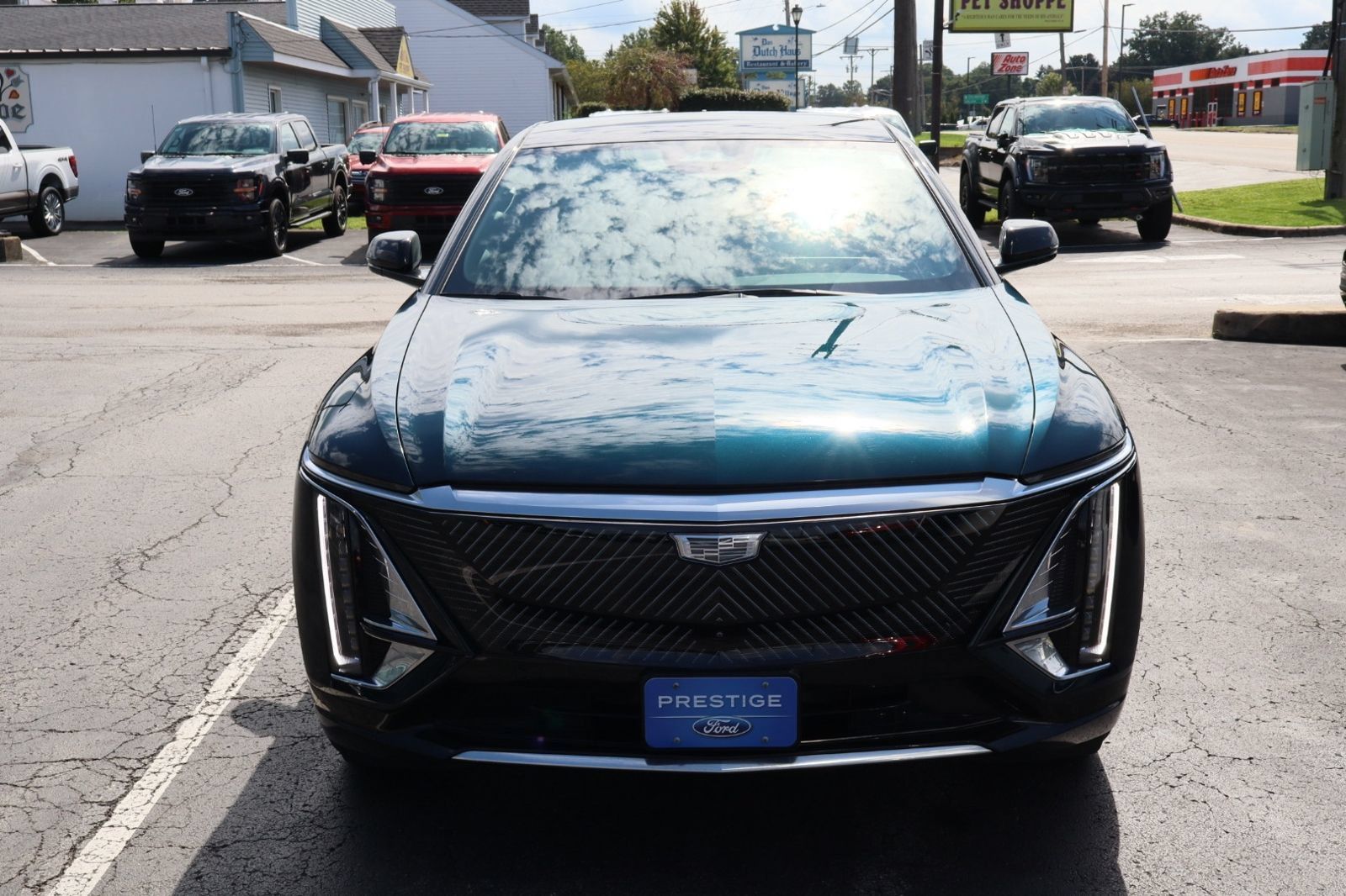 Used 2024 Cadillac Lyriq Luxury AWD/4WD image 11