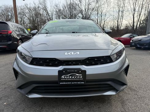 Used 2022 Kia Forte LXS image 2