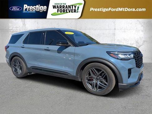 Used 2025 Ford Explorer ST image 1