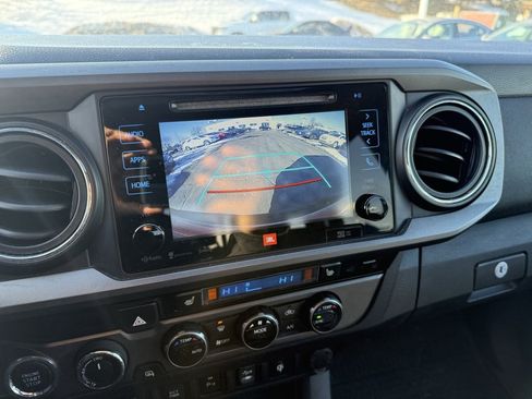 Used 2016 Toyota Tacoma TRD Off-Road image 11