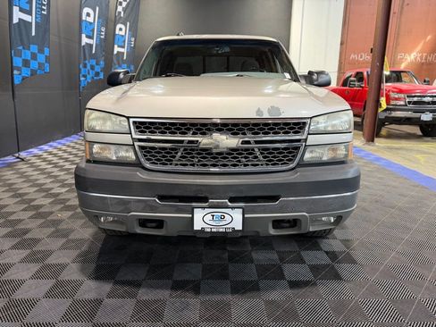 Used 2005 Chevrolet Silverado 3500 LS w/ Heavy-Duty Power Package AWD/4WD image 7