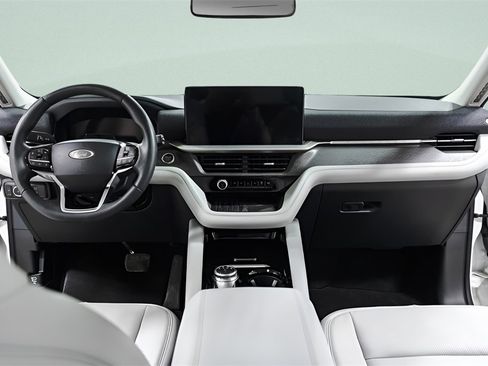 Used 2025 Ford Explorer Platinum w/ LUX Leather Package image 9