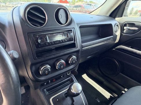 Used 2013 Jeep Patriot Latitude AWD/4WD image 11