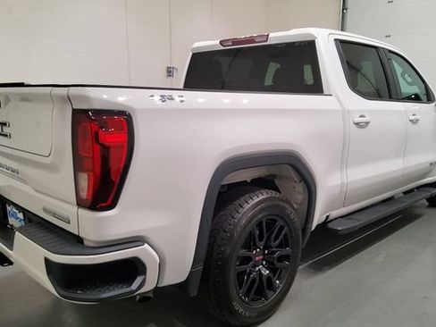 Used 2022 GMC Sierra 1500 Elevation w/ LPO, Elevation Black Package AWD/4WD image 9