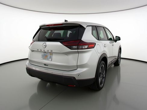 Used 2025 Nissan Rogue SV FWD image 9