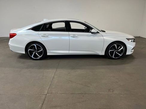 Used 2019 Honda Accord Sport image 2