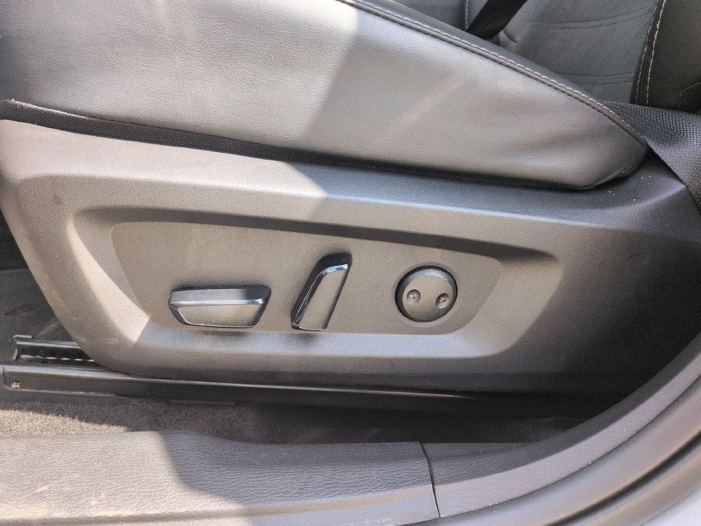 Used 2025 Mitsubishi Outlander SE AWD/4WD image 14