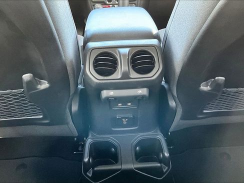 New 2025 Jeep Wrangler Unlimited Rubicon w/ Technology Group image 15