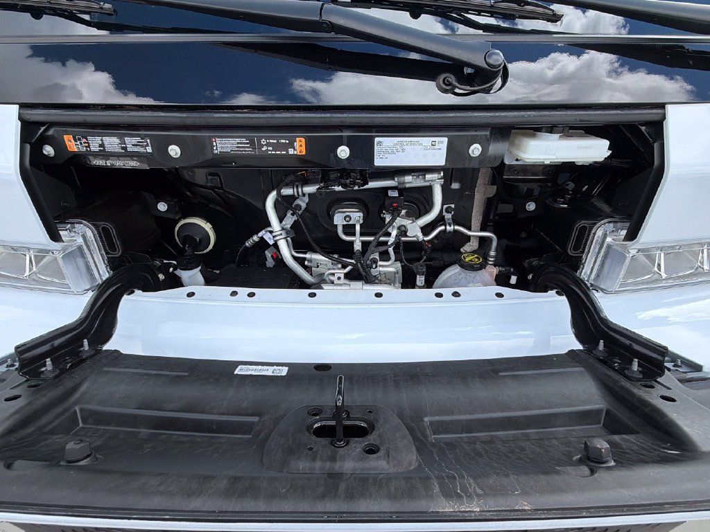 Used 2024 Chevrolet Brightdrop 400 w/ Commercial Equipment Package AWD/4WD image 30