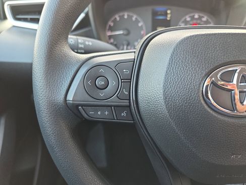 Used 2025 Toyota Corolla LE image 16