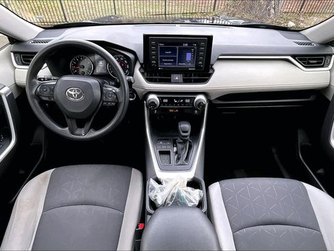 Used 2021 Toyota RAV4 XLE w/ Convenience Package image 16