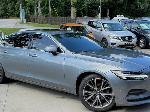 Used 2018 Volvo S90 T5 Momentum FWD image 2