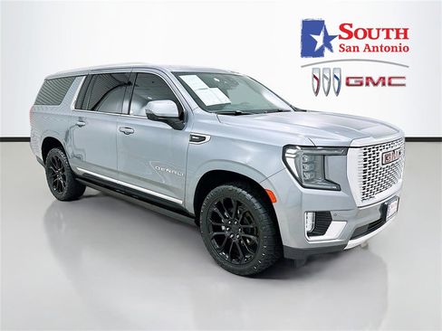 Used 2022 GMC Yukon XL Denali image 1