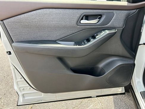 Used 2023 Nissan Rogue SV AWD/4WD image 12