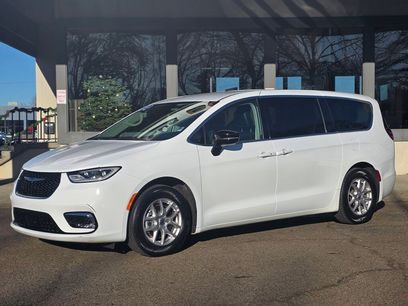 Used 2024 Chrysler Pacifica Touring-L