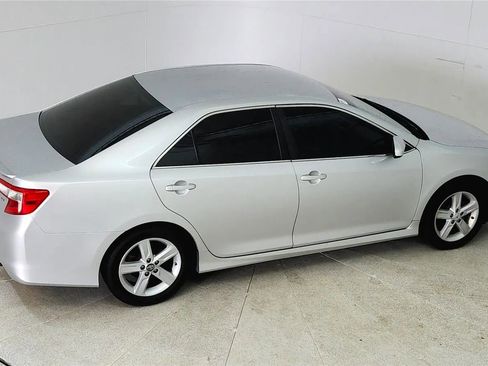Used 2012 Toyota Camry SE FWD image 19