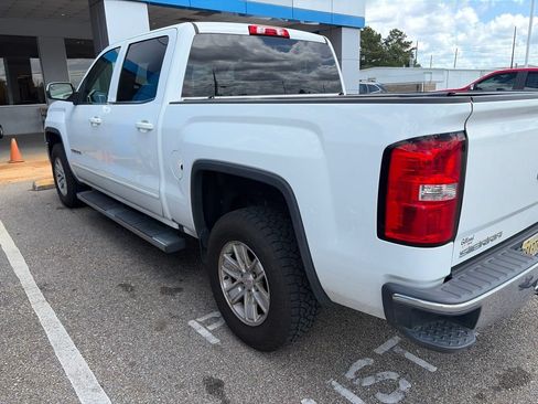 Used 2017 GMC Sierra 1500 SLE w/ SLE Value Package RWD image 4