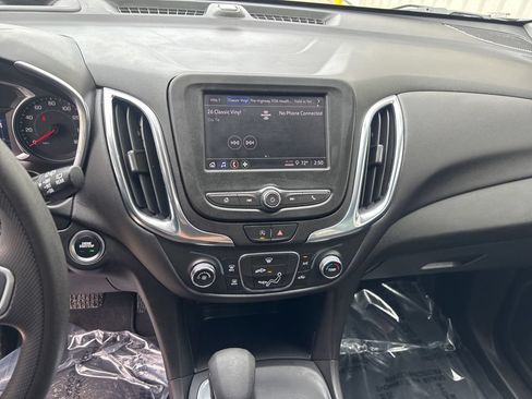 Used 2023 Chevrolet Equinox LT AWD/4WD image 16