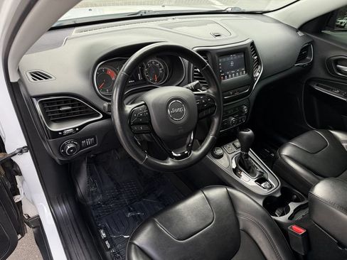 Used 2020 Jeep Cherokee Latitude Plus AWD/4WD image 22