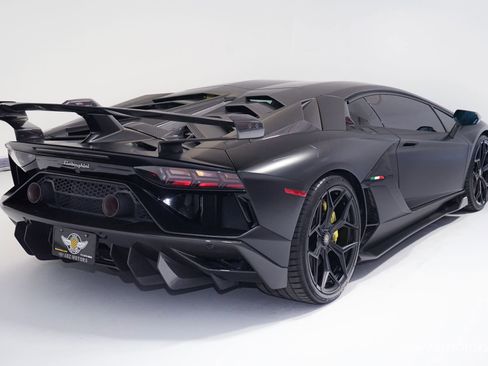 Used 2019 Lamborghini Aventador SVJ AWD/4WD image 6