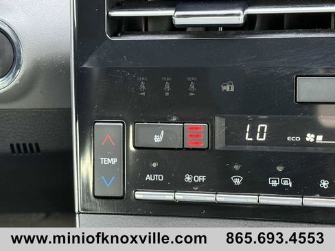 Used 2022 Toyota Avalon XLE image 19