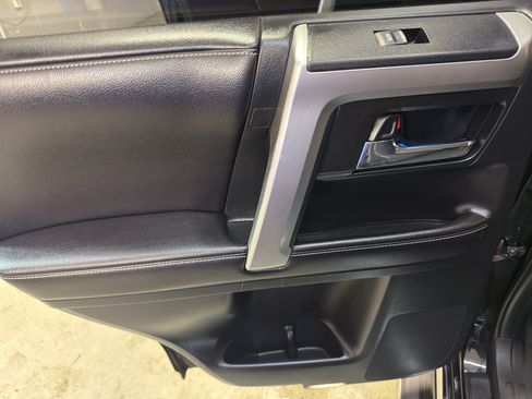 Used 2016 Toyota 4Runner Limited AWD/4WD image 28