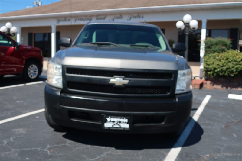 Used 2008 Chevrolet Silverado 1500 W/T RWD image 2