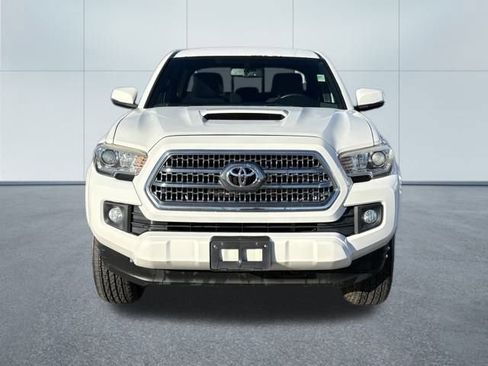 Used 2016 Toyota Tacoma TRD Sport w/ Towing Package image 4