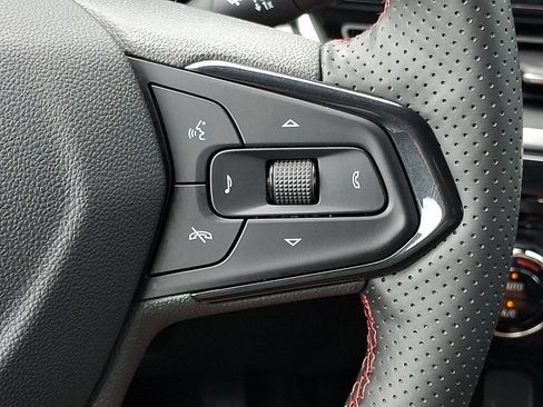 Used 2025 Chevrolet Trax RS w/ Driver Confidence Package FWD image 22