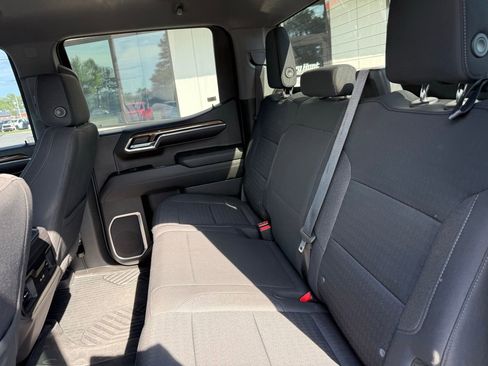 Used 2022 Chevrolet Silverado 1500 LT Trail Boss w/ LPO, Dark Essentials Package image 4