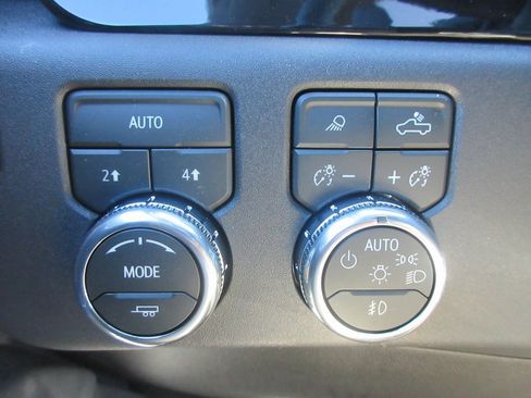 New 2026 GMC Sierra 1500 SLT w/ SLT Convenience Package image 18