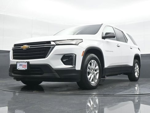 Used 2023 Chevrolet Traverse LS image 16