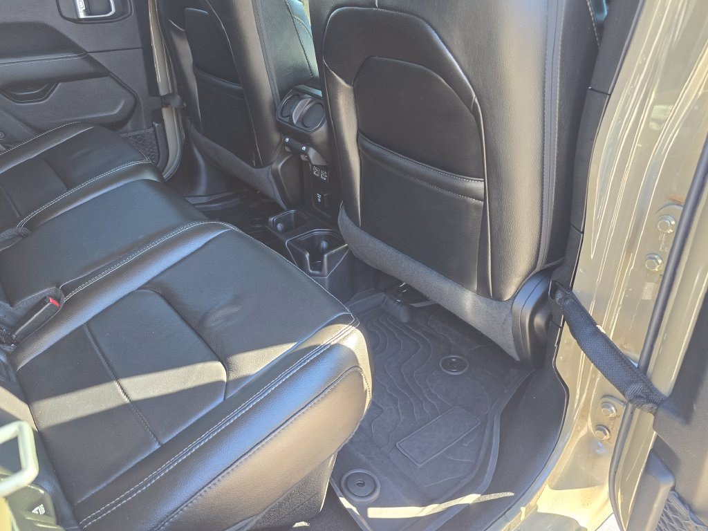 Used 2020 Jeep Gladiator Overland w/ Popular Equipment Package AWD/4WD image 39