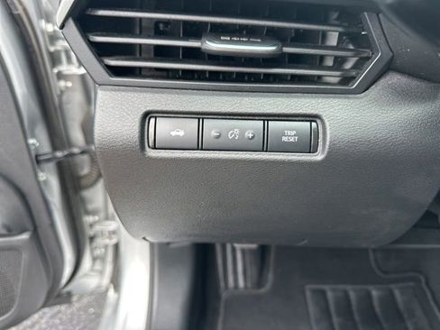 Used 2024 Nissan Altima 2.5 SV FWD image 12