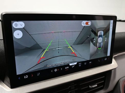 Used 2025 Ford Explorer ST-Line w/ ST-Line Street Pack image 16