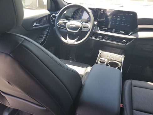 New 2026 Chevrolet Equinox LT w/ Convenience Package II FWD image 12