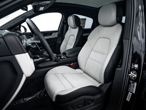 New 2026 Porsche Cayenne S image 5