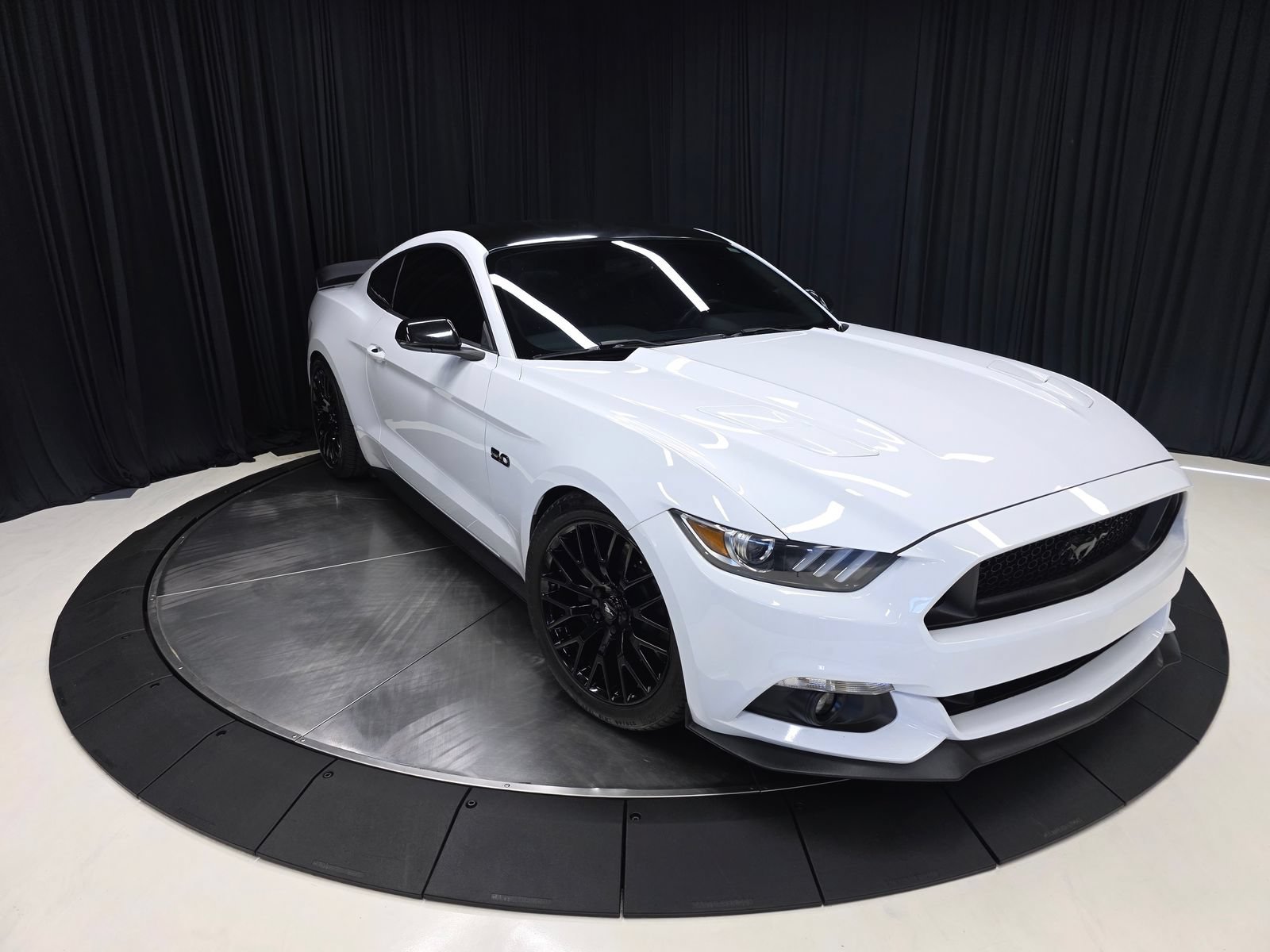 Used 2017 Ford Mustang GT Premium w/ GT Performance Package RWD image 16