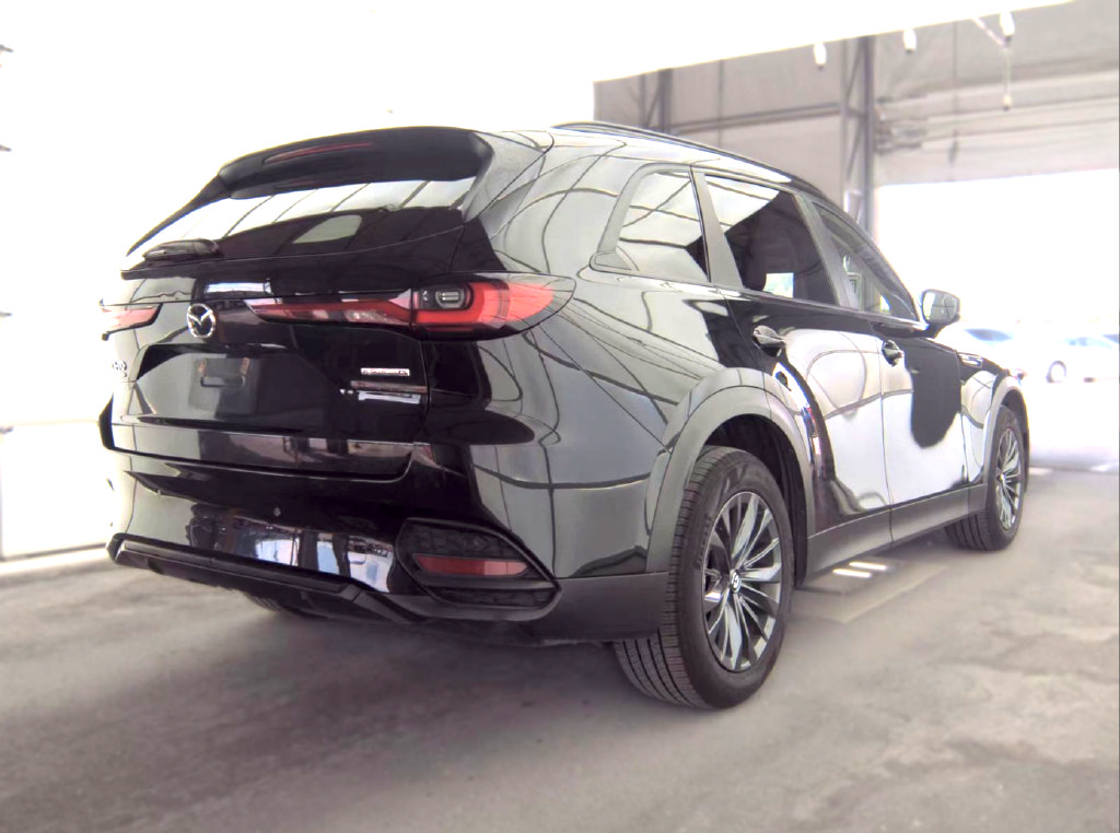 Used 2025 MAZDA CX-70 3.3 Turbo w/ Preferred Package AWD/4WD image 2