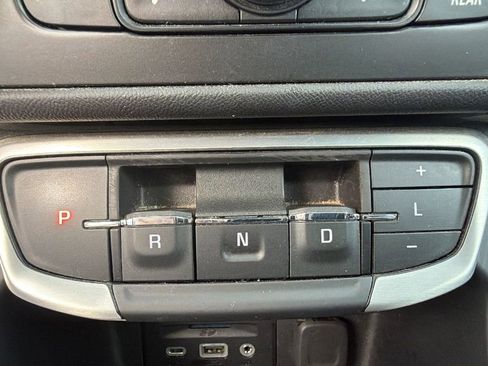 Used 2024 GMC Terrain SLT image 23